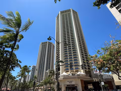 Hyatt Regency Waikiki fr DH side